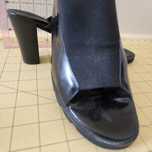 Donald J Pliner 8N Black Slides